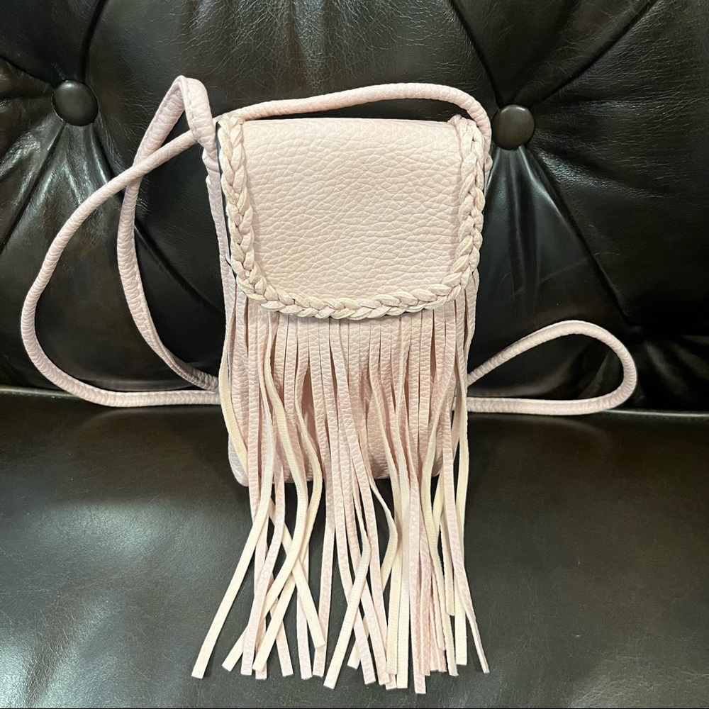 Crossbody pink faux leather bag with fringes